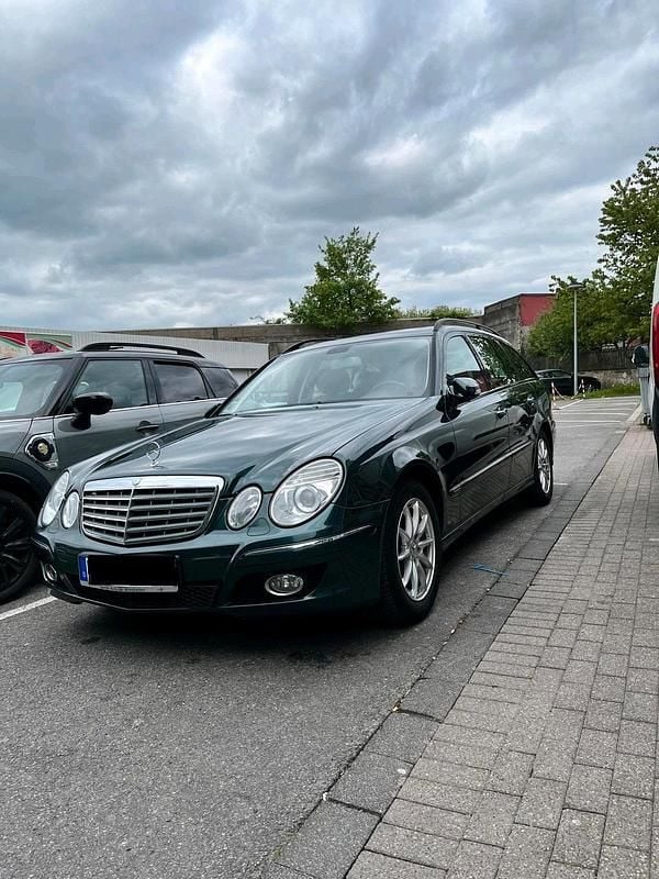 Grün Gebraucht 2007 Mercedes E220 Elegance Kombi | 5.500 € (Fairer Preis) - Bild 1/4