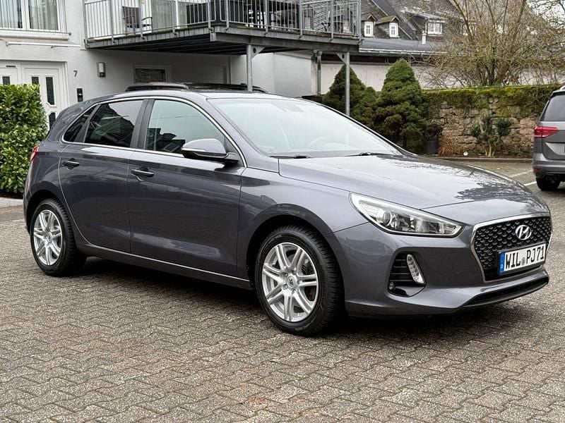 Gebraucht Hyundai i30 Style 136 PS (100 kW) 2018 Grau Limousine