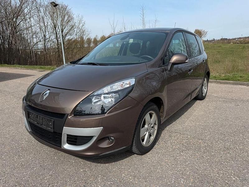 Gebraucht Renault Scénic III Dynamique 131 PS (96 kW) 2011 Braun Van / Kleinbus