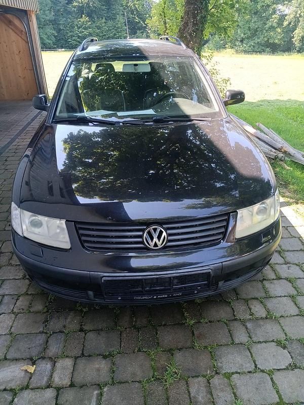 Schwarz Gebraucht 1998 VW Passat Kombi | 650 € (Guter Preis) - Bild 1/4