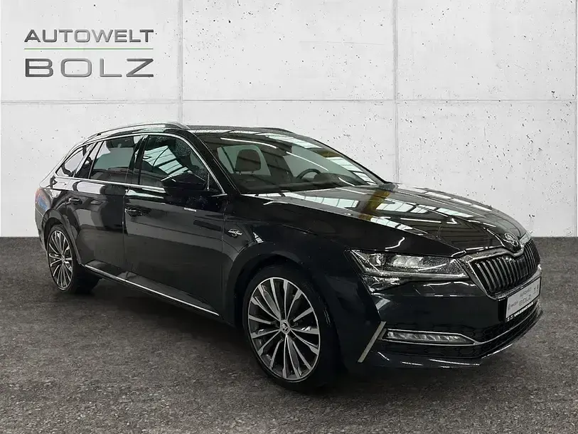 Gebraucht Skoda Superb LAURIN & KLEMENT 200 PS (147 kW) 2023 Schwarz Kombi