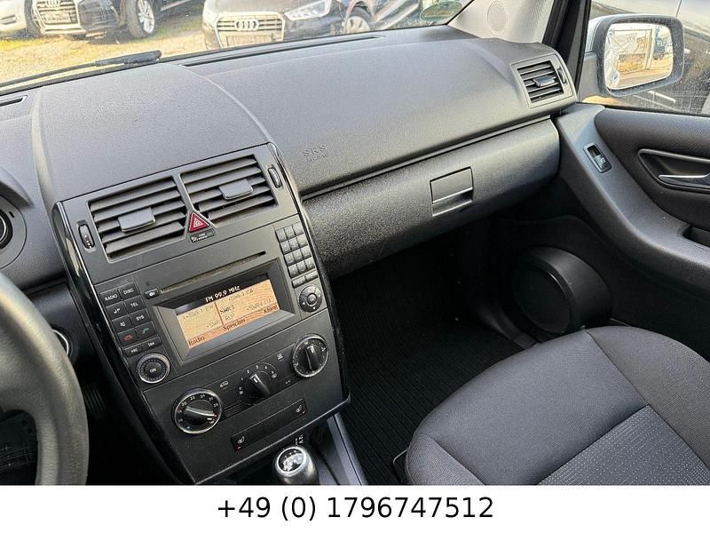 Gebraucht Mercedes A180 109 PS (80 kW) 2012 Silber Limousine