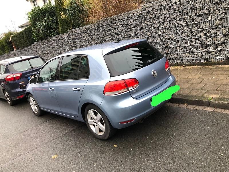 Blau Gebraucht 2011 VW Golf VI Kleinwagen | 8.999 € (Teuer) - Bild 1/4