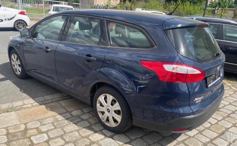 Gebraucht Ford Focus Trend 101 PS (74 kW) 2014 Blau Kombi