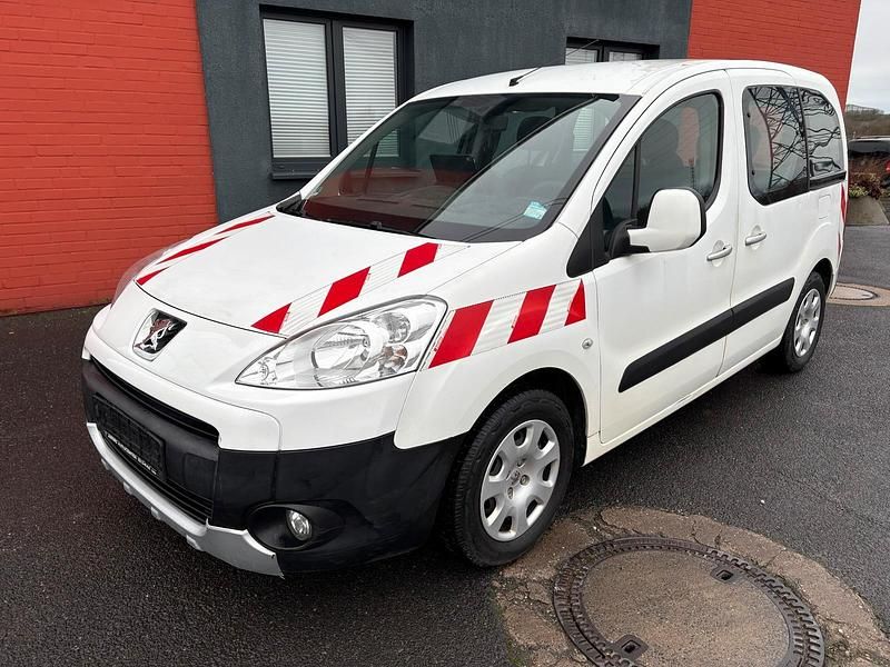 Weiß Gebraucht 2010 Peugeot Partner Tepee Van / Kleinbus | 2.999 € (Guter Preis) - Bild 1/4