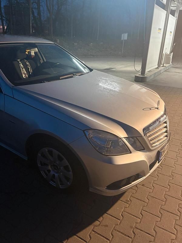 Gebraucht Mercedes E220 170 PS (125 kW) 2010 Silber Limousine