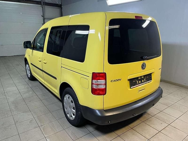Gebraucht VW Caddy Trendline 109 PS (80 kW) 2011 Sunny yellow Van / Kleinbus