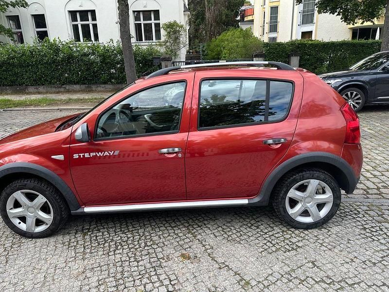 Rot Gebraucht 2011 Dacia Sandero Stepway Kleinwagen | 3.500 € (Fairer Preis) - Bild 1/4