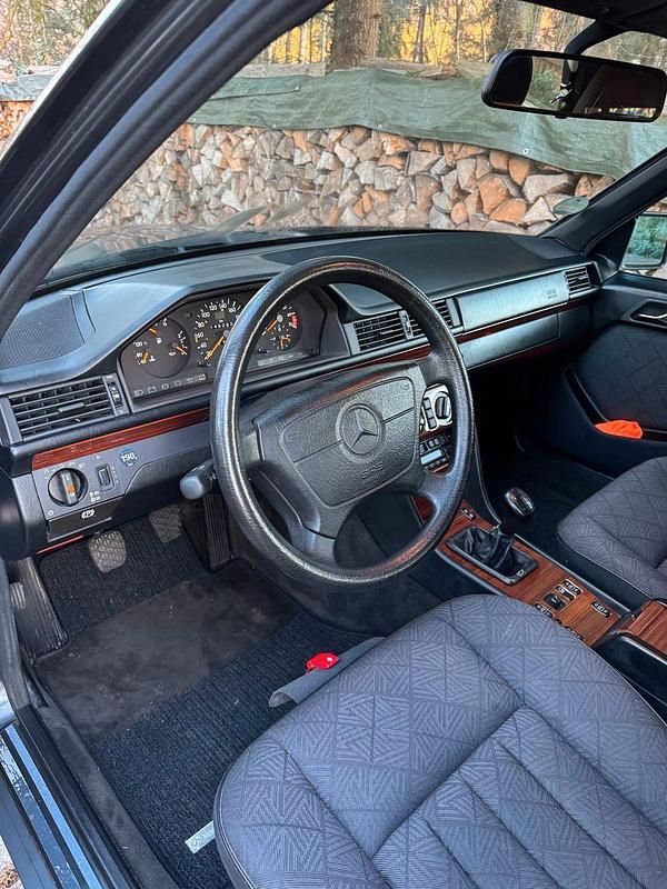 Gebraucht Mercedes 220 150 PS (110 kW) 1994 Grau Kombi