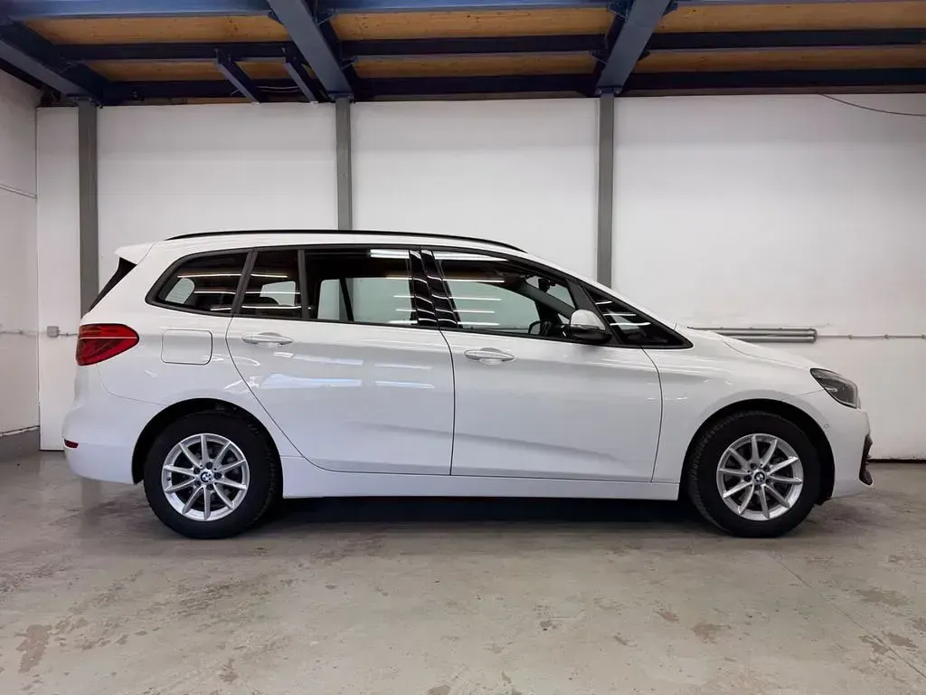 Używany BMW 218 Advantage 140 KM (102 kW) 2019 Biały Minivan