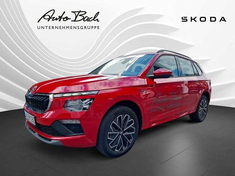 Rot (velvetrot metallic) Gebraucht 2025 Skoda Kamiq Tour SUV | 23.990 € (Etwas zu teuer) - Bild 1/4