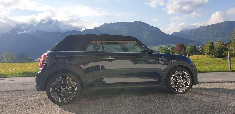 Schwarz Gebraucht 2023 Mini Cooper SE Cabriolet Cabrio | 46.990 € - Bild 1/4
