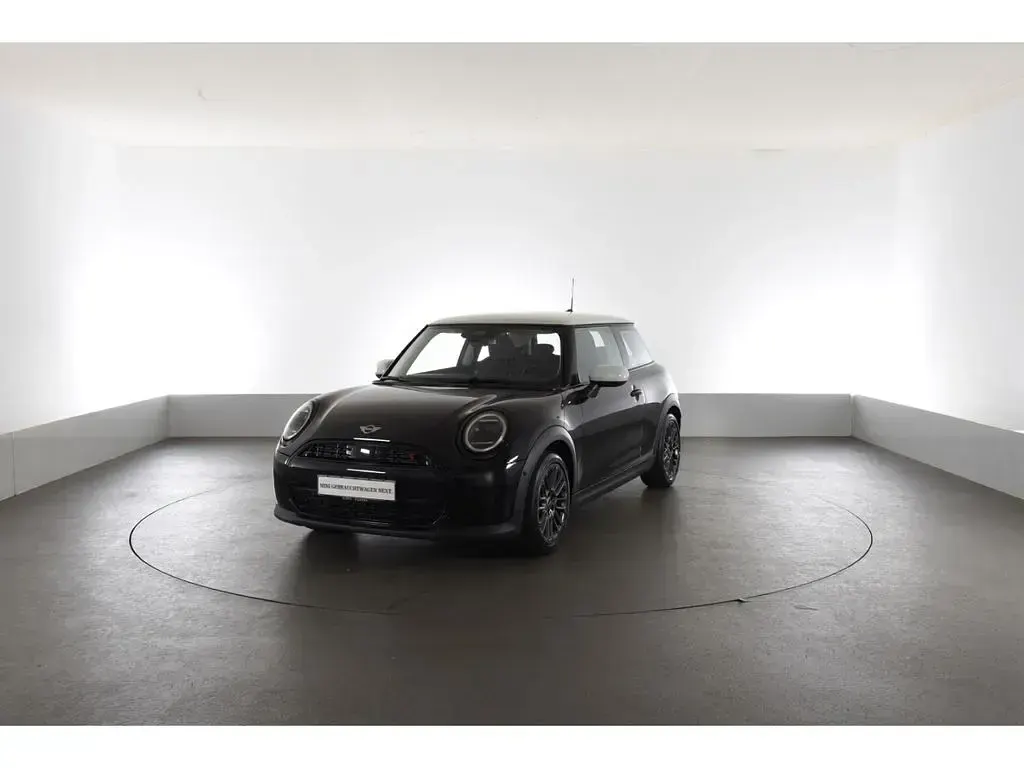Używany Mini Cooper S Classic 204 KM (150 kW) 2024 Czarny Hatchback