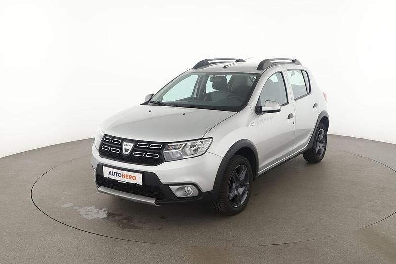 Grau Gebraucht 2017 Dacia Sandero Prestige Kleinwagen | 10.620 € (Etwas zu teuer) - Bild 1/3