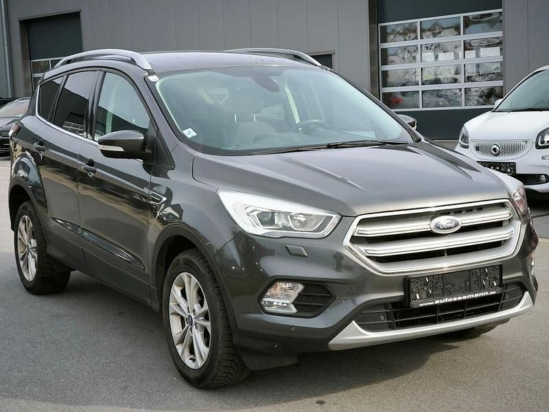 Gebraucht Ford Kuga Titanium 120 PS (88 kW) 2019 Grau SUV