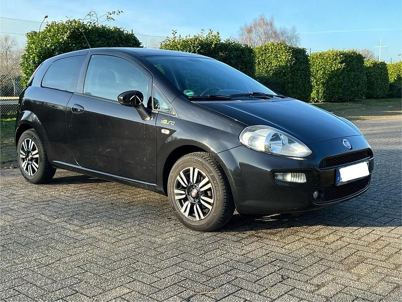 Schwarz Gebraucht 2016 Fiat Punto Young Kleinwagen | 2.999 € - Bild 1/4