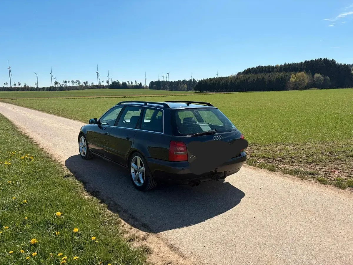Gebraucht Audi A4 Basis 193 PS (141 kW) 1998 Schwarz Kombi