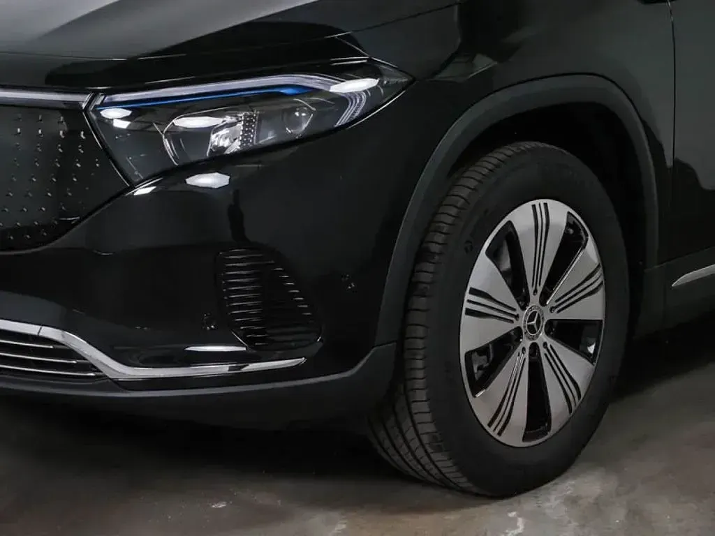 Gebraucht Mercedes EQA300 Progressive 167 kW (228 PS) 2025 Schwarz SUV
