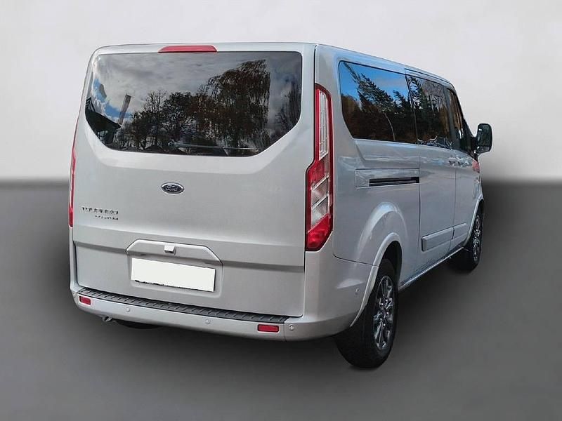 Gebraucht Ford Tourneo Titanium 131 PS (96 kW) 2022 Silber Kombi