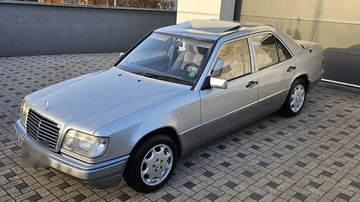 Gebraucht Mercedes E200 75 PS (55 kW) 1994 Grau Limousine