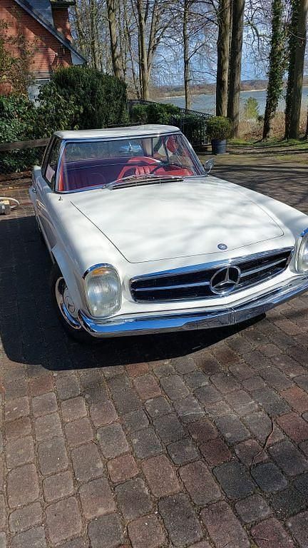 Weiß Gebraucht 1965 Mercedes 230 Cabrio | 115.000 € - Bild 1/4
