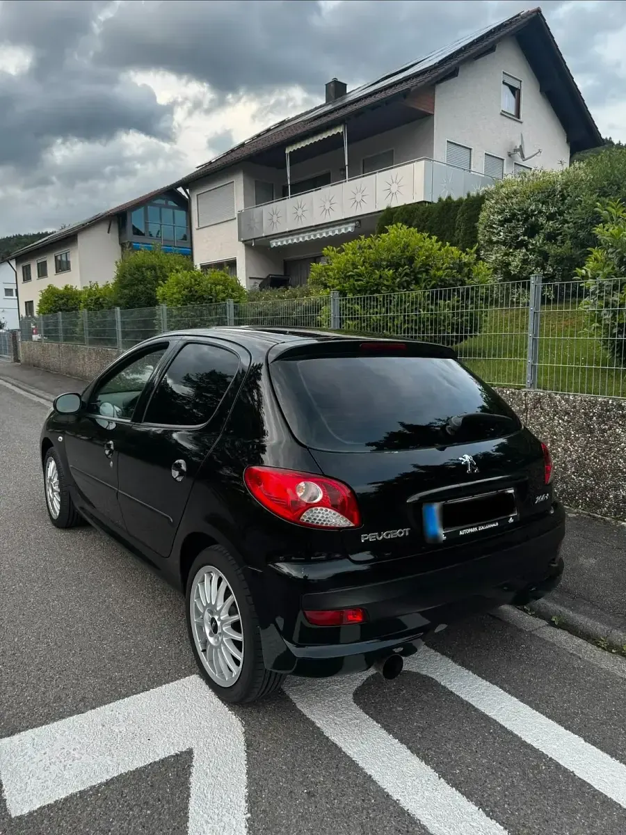 Gebraucht Peugeot 206 75 PS (55 kW) 2009 Schwarz Limousine