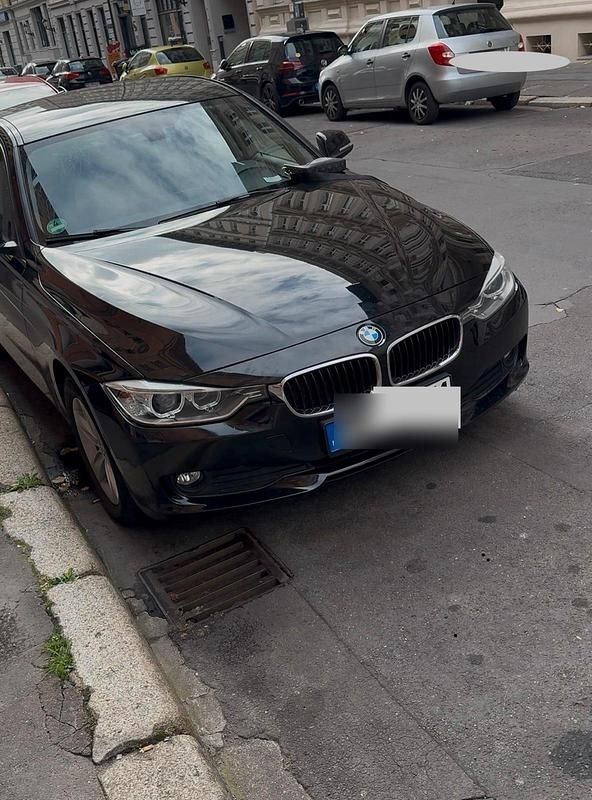 Schwarz Gebraucht 2015 BMW 318 Limousine | 10.500 € (Superpreis) - Bild 1/3