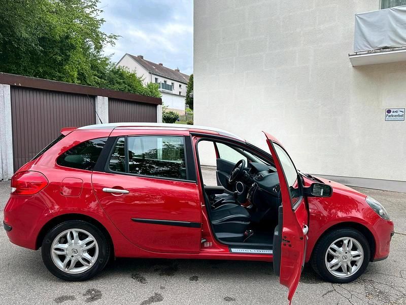 Rot Gebraucht 2009 Renault Clio GrandTour Kombi | 3.750 € (Etwas zu teuer) - Bild 1/4