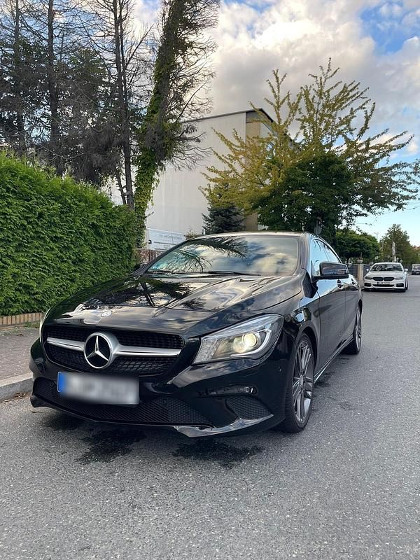 Schwarz Gebraucht 2015 Mercedes CLA200 Limousine | 16.000 € (Fairer Preis) - Bild 1/4