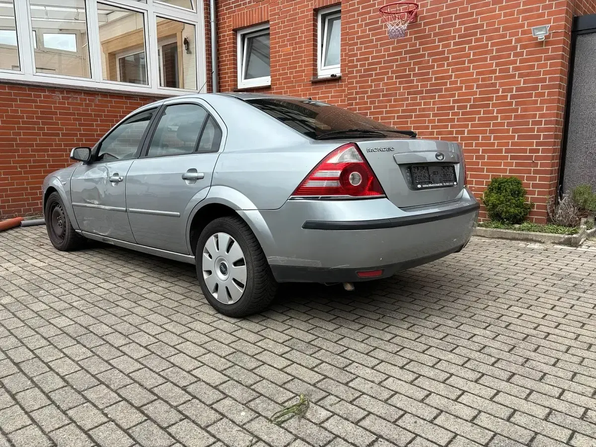 Gebraucht Ford Mondeo 110 PS (80 kW) 2005 Grau Limousine