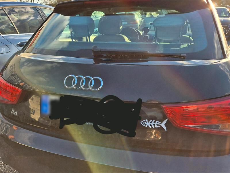 Gebraucht Audi A1 Attraction 86 PS (63 kW) 2011 Schwarz Kleinwagen