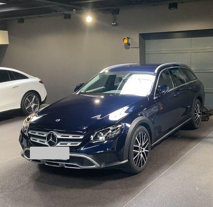 Blau Gebraucht 2020 Mercedes E400 Kombi | 37.990 € (Superpreis) - Bild 1/4