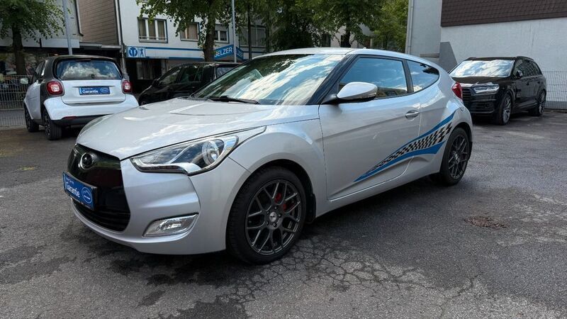 Silber Gebraucht 2012 Hyundai Veloster Style Kleinwagen | 7.399 € (Fairer Preis) - Bild 1/4