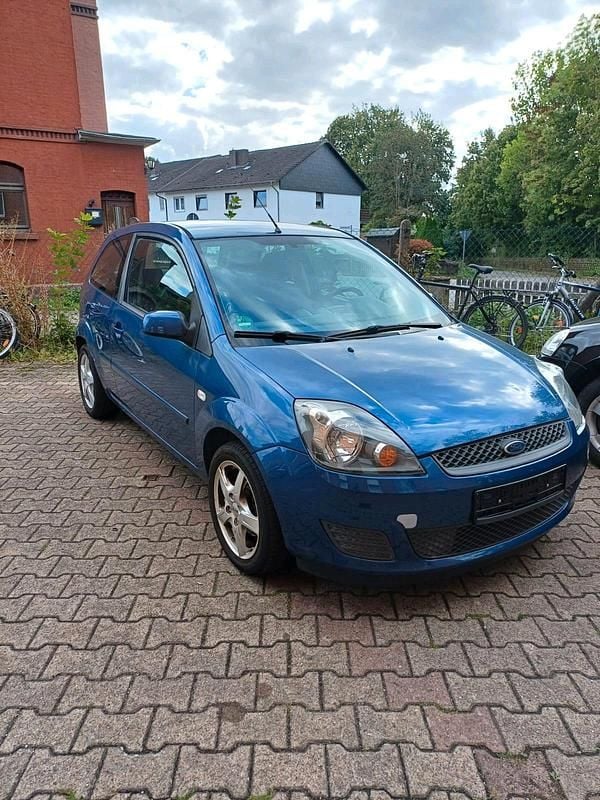 Gebraucht Ford Fiesta 101 PS (74 kW) 2008 Kleinwagen