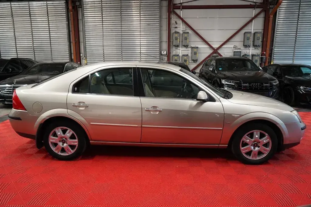 Gebraucht Ford Mondeo Ghia 170 PS (125 kW) 2004 Silber Limousine