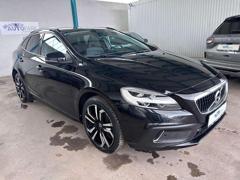 Gebraucht Volvo V40 CC Momentum 150 PS (110 kW) 2016 Schwarz Kombi