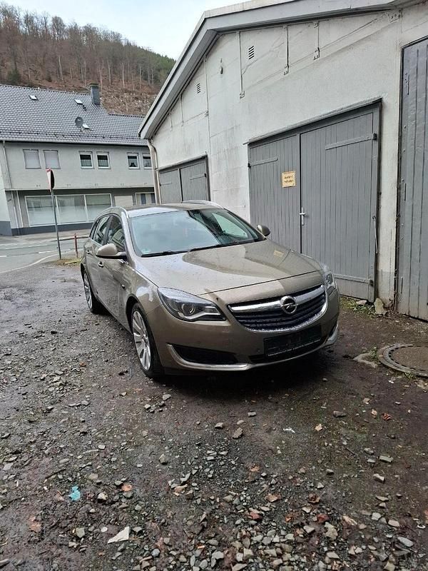 Gebraucht Opel Insignia 130 PS (95 kW) 2016 Gold Kombi
