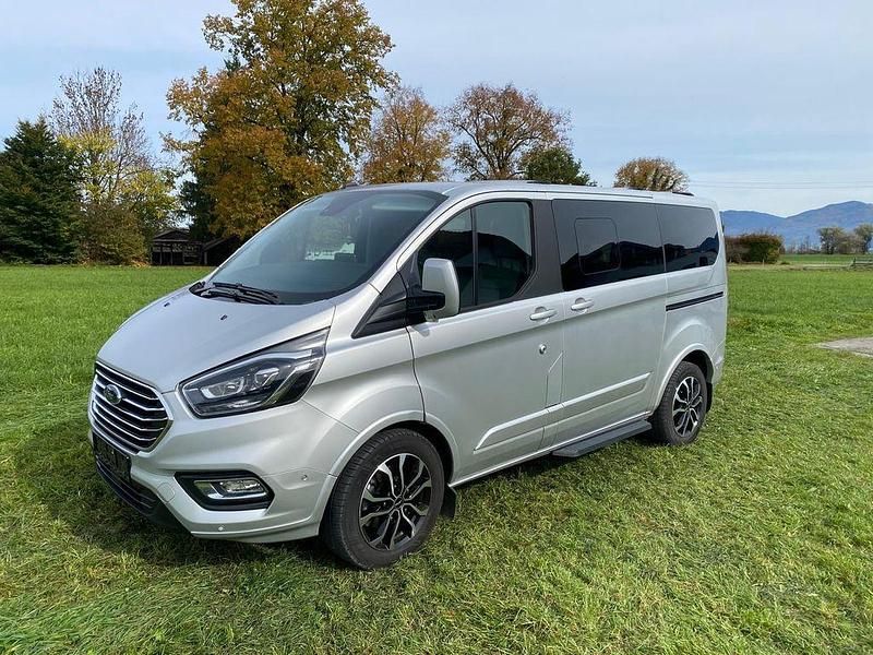 Silber Gebraucht 2023 Ford Tourneo Custom Titanium X Van | 47.700 € (Fairer Preis) - Bild 1/4