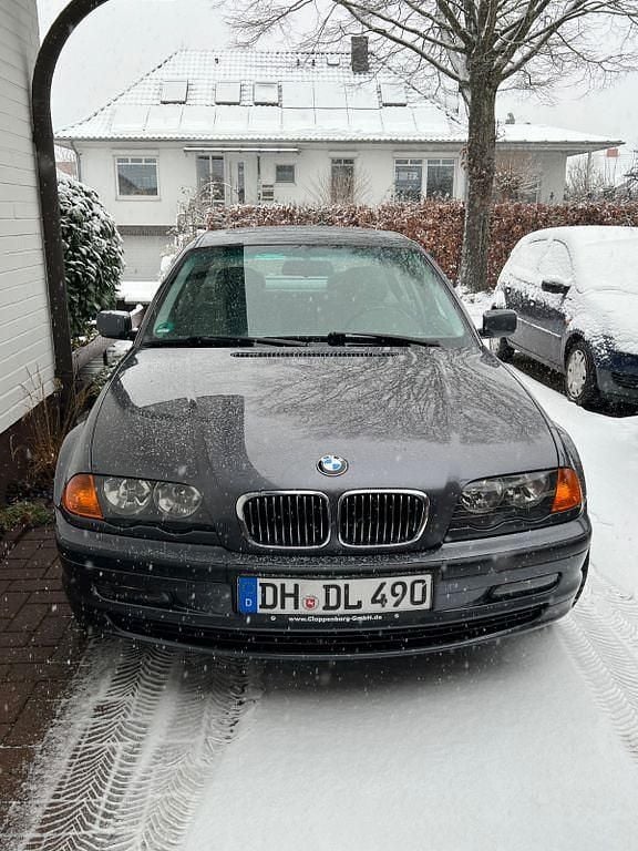 Grau Gebraucht 1999 BMW 323 Limousine | 5.499 € (Fairer Preis) - Bild 1/4