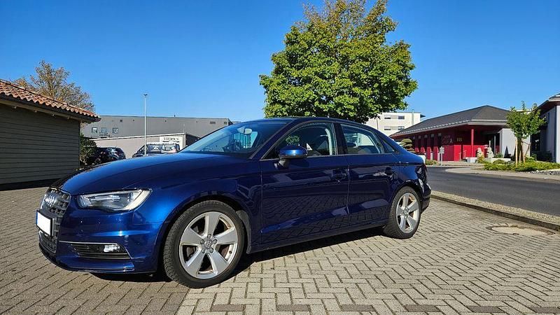 Gebraucht Audi A3 Ambiente 125 PS (91 kW) 2015 Blau Limousine