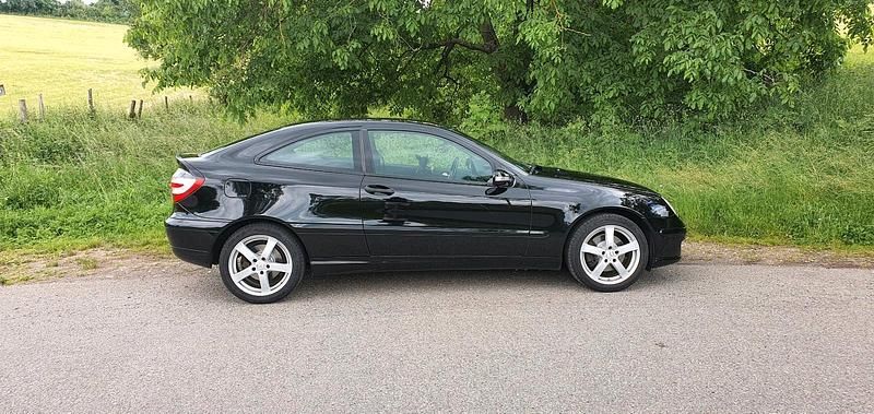 Second-hand Mercedes C320 218 CP (160 kW) 2004 Negru Coupe