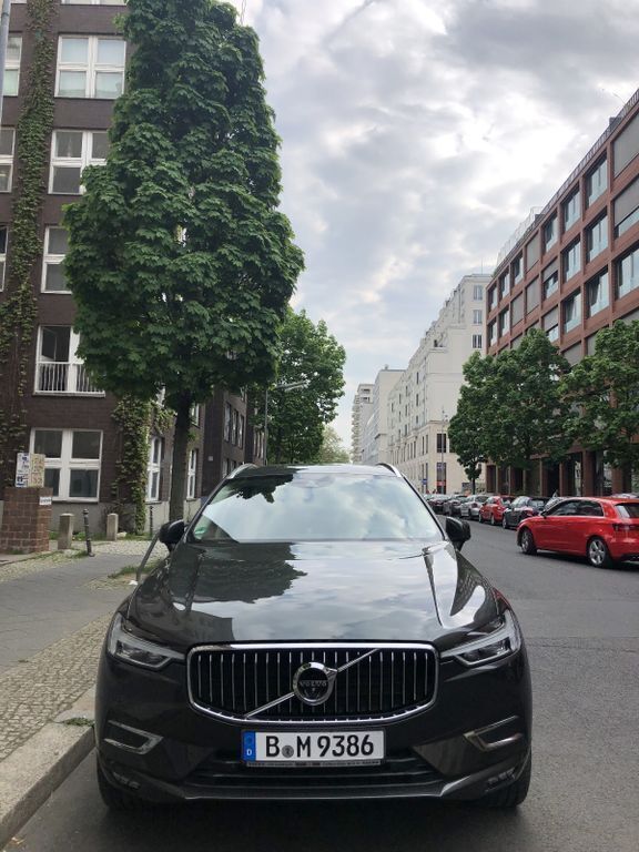 Grau Gebraucht 2017 Volvo XC60 Inscription SUV | 30.900 € (Guter Preis) - Bild 1/4