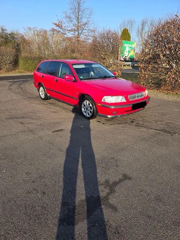 Gebraucht Volvo V40 122 PS (89 kW) 1999 Rot Kombi