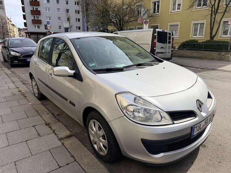 Gebraucht Renault Clio II 111 PS (81 kW) 2006 Silber Limousine