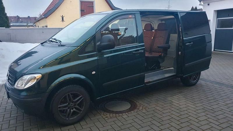 Grün Gebraucht 2009 Mercedes Vito Van | 6.600 € - Bild 1/4