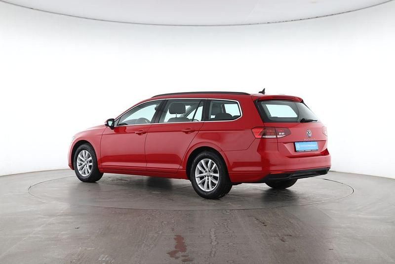 Gebraucht VW Passat Business 122 PS (89 kW) 2023 Rot Kombi