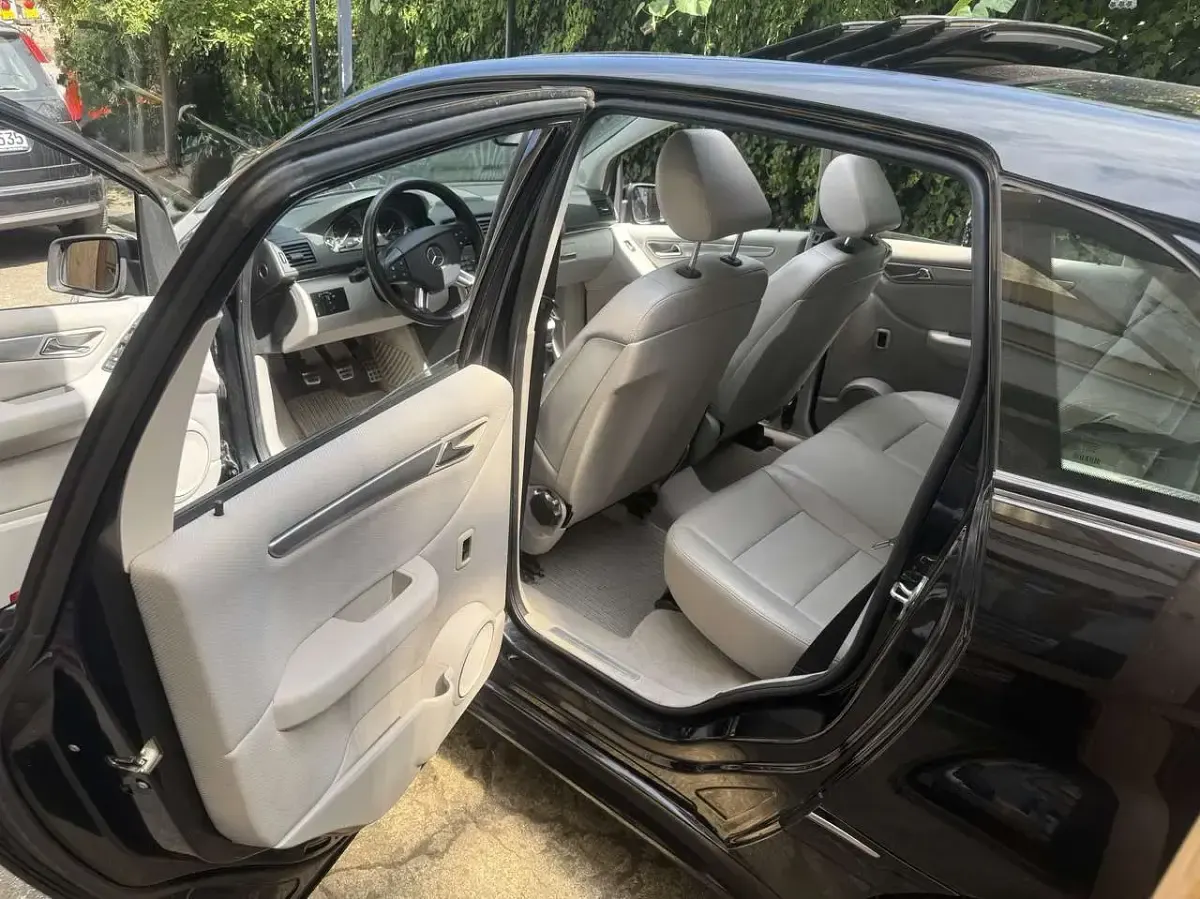 Gebraucht Mercedes B200 140 PS (102 kW) 2009 Schwarz Van / Kleinbus