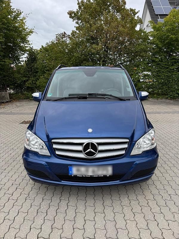 Blau Gebraucht 2012 Mercedes Viano Van / Kleinbus | 18.250 € - Bild 1/4