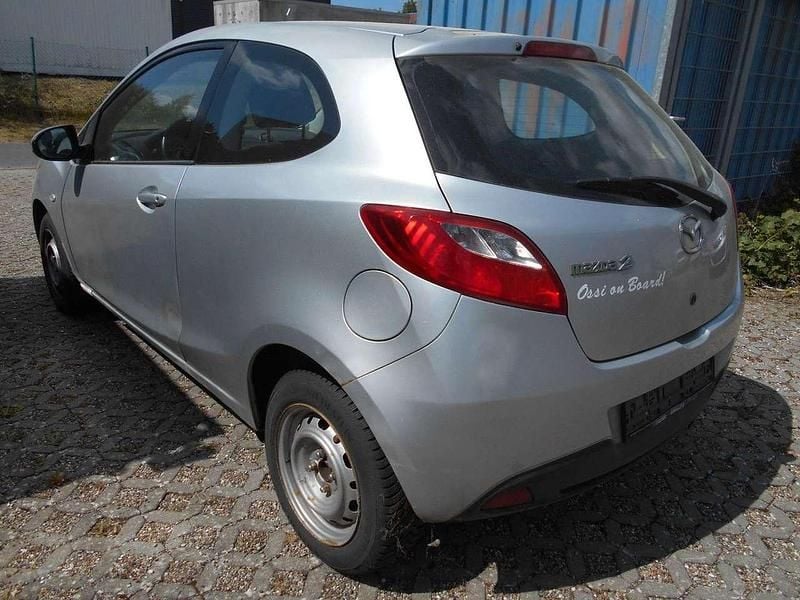 Gebraucht Mazda 2 Inclusive 75 PS (55 kW) 2008 Silber Kleinwagen
