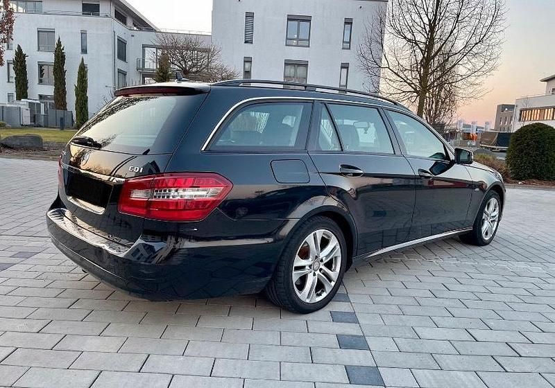 Gebraucht Mercedes E220 170 PS (125 kW) 2010 Schwarz Kombi